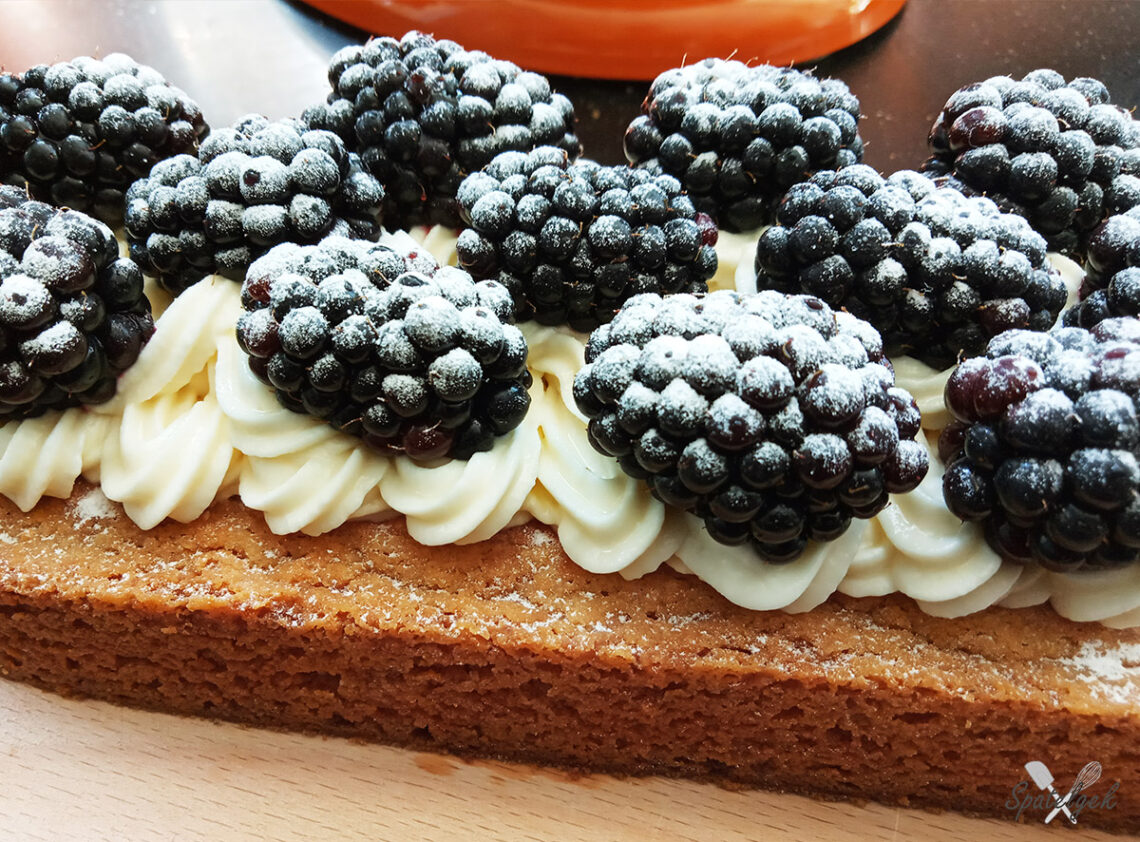 sloffengebak bramen braam taart gebak sloffenbodem mascarponeroom mascarpone honing lavendel amandelspijs