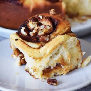 cinnamon rolls buns kaneel basterdsuiker pecan