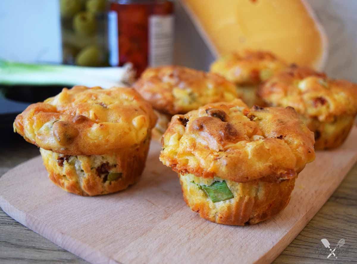 hartige muffins cheddar olijven tomaat feta kaas paprika