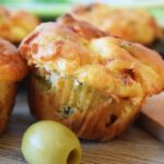 hartige muffins cheddar olijven tomaat feta kaas paprika