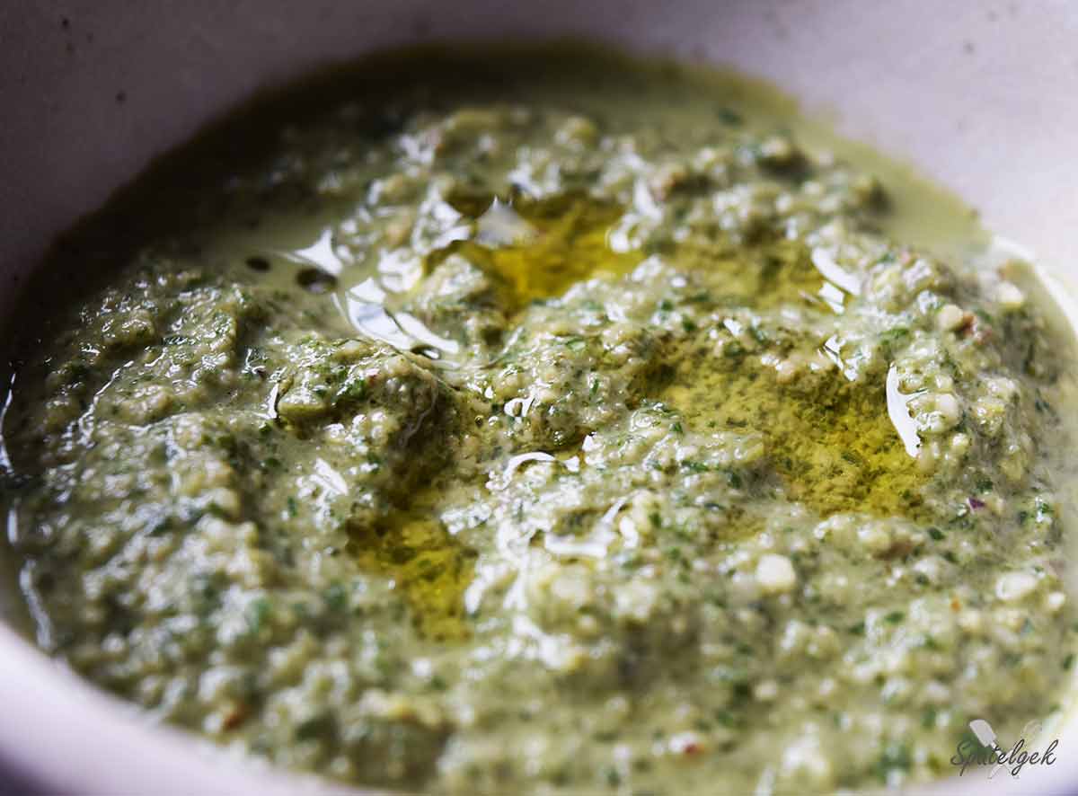 postelein pesto pijnboompitten walnoten olijfolie kaas