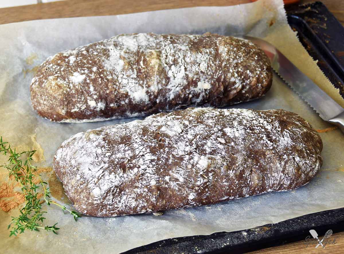 brood bruin ciabatta tijm zonnebloempitten mout