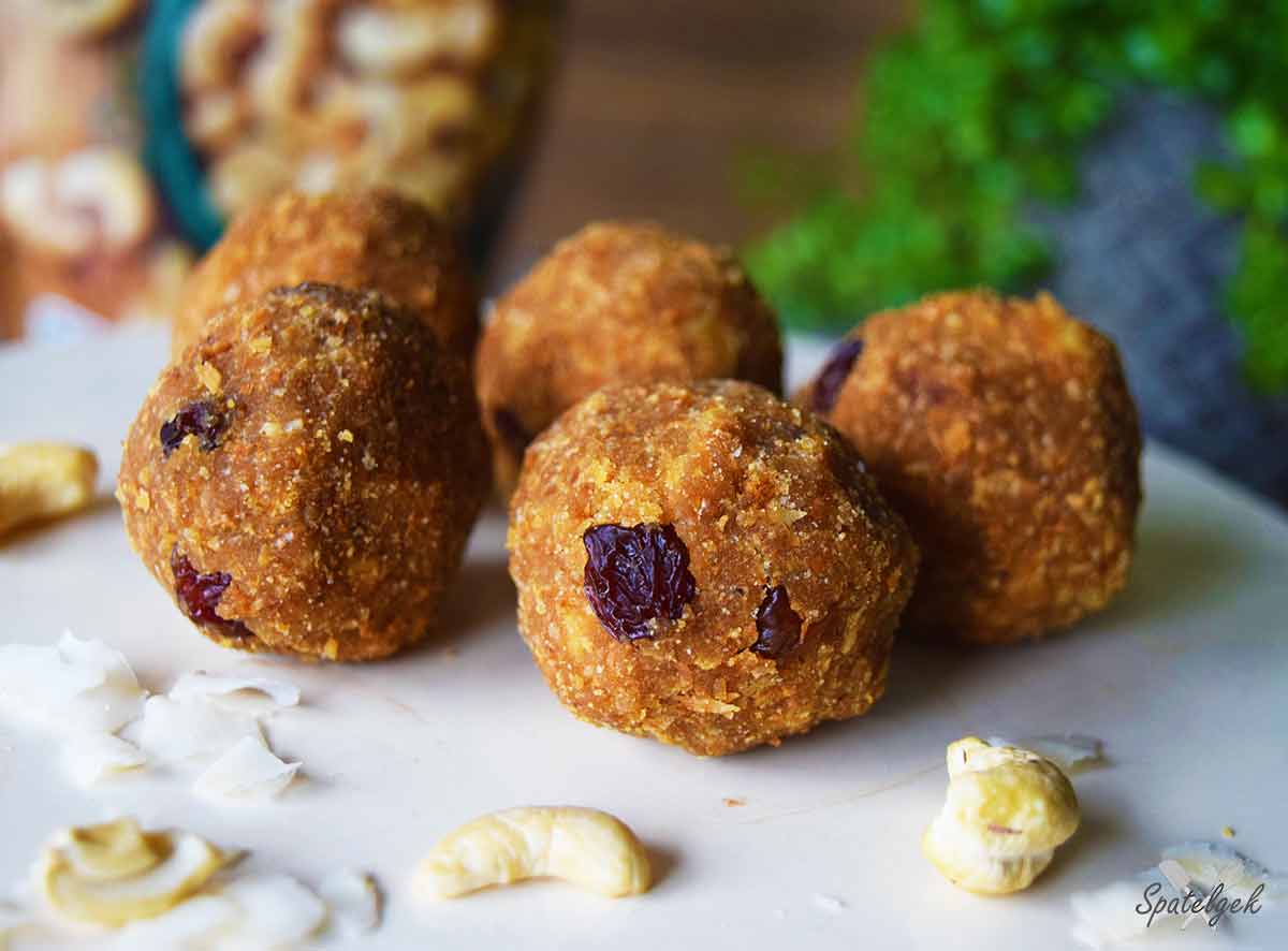 rava ladoo laddu griesmeel india kardemom kokos rozijnen cashew