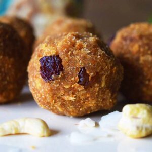 rava ladoo laddu griesmeel india kardemom kokos rozijnen cashew