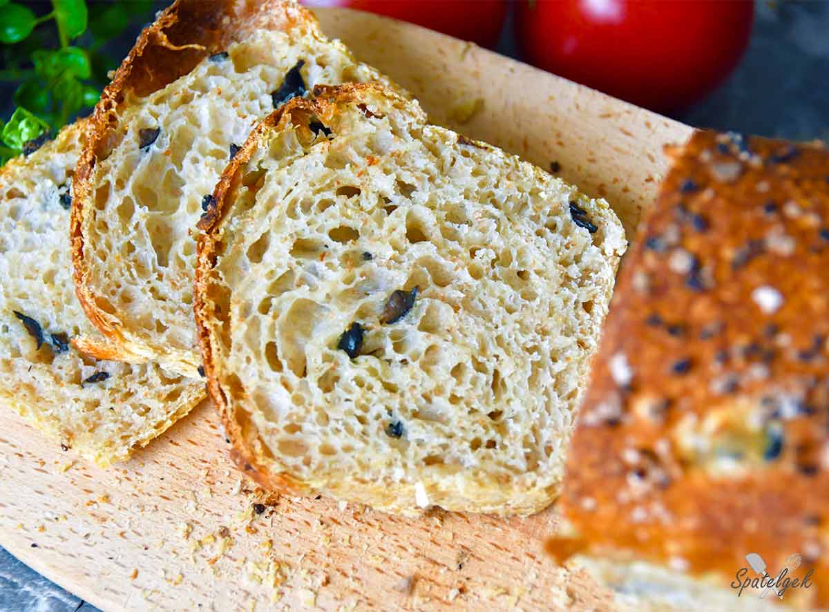 zuurdesem desem brood zwarte olijf knoflook gist busbrood