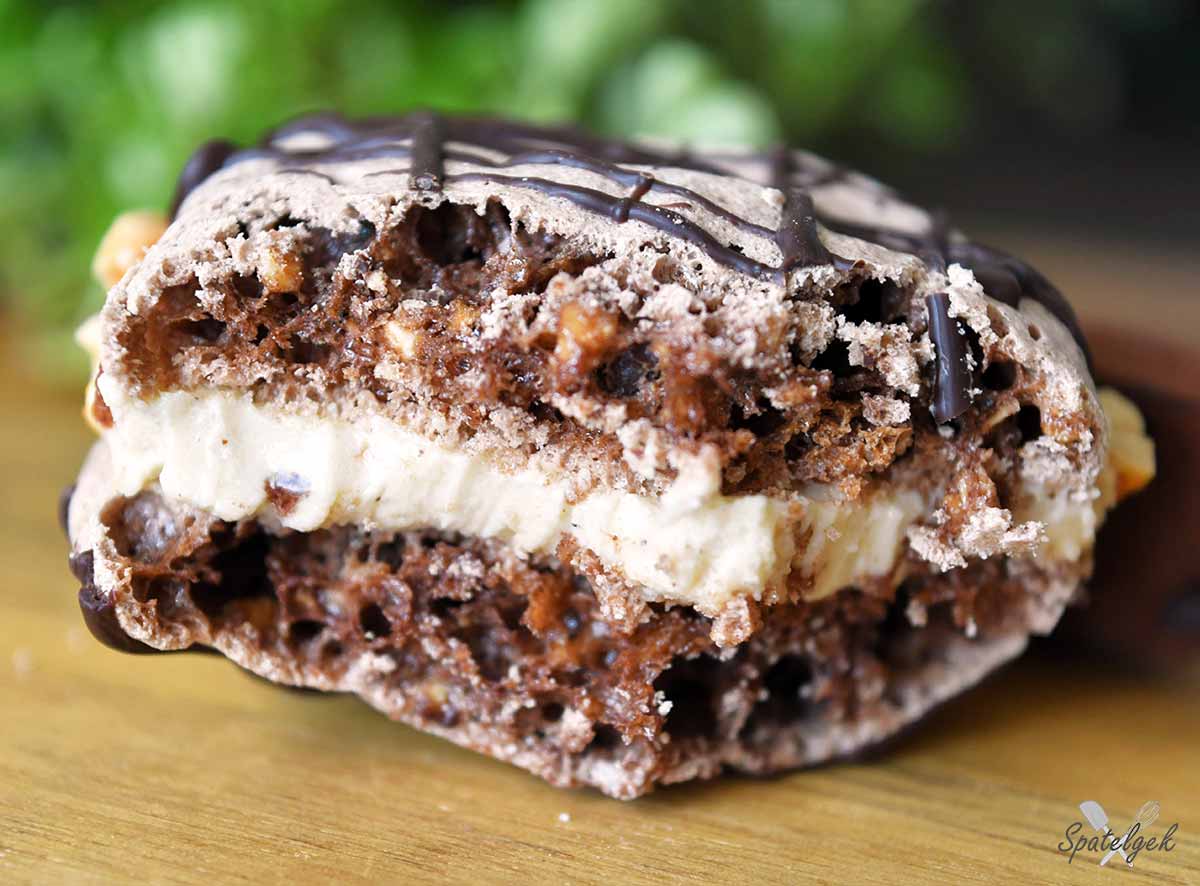 chocolade meringue koekjes kaneel pinda's banketbakkersroom schuim whoopie pie cookies