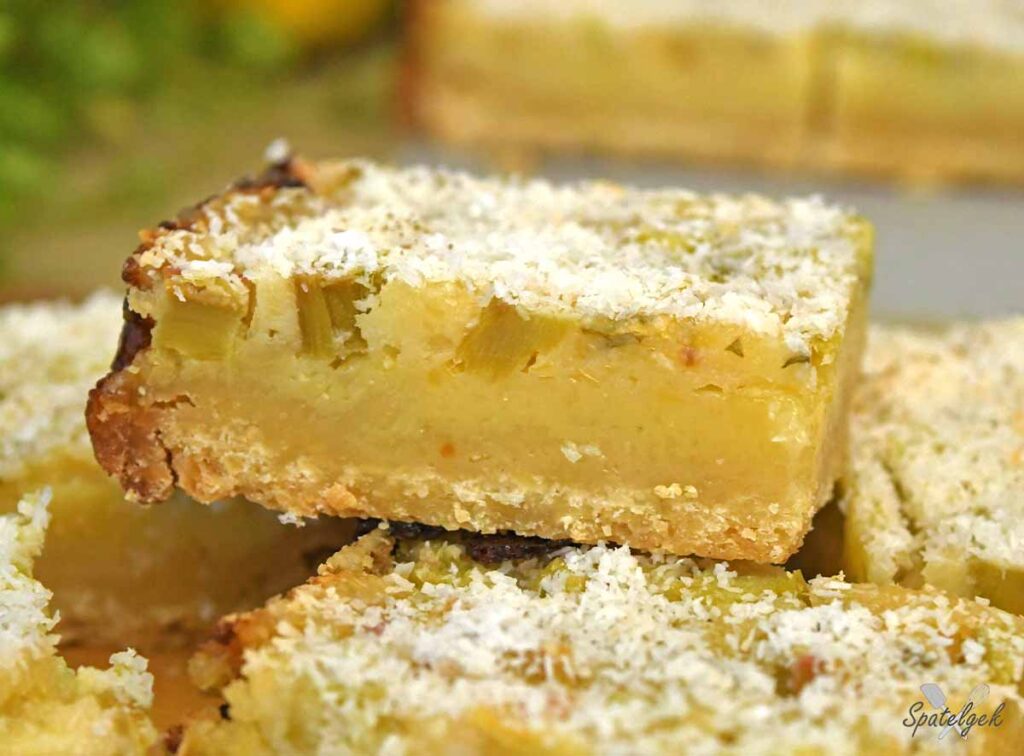 lemon bars kokos rabarber curd bakken zoet zuur rasp moestuin