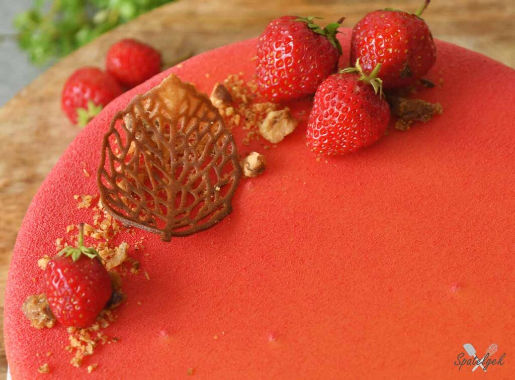 nectarine aardbei taart dessert mousse verveine gebak entremet aardbeien